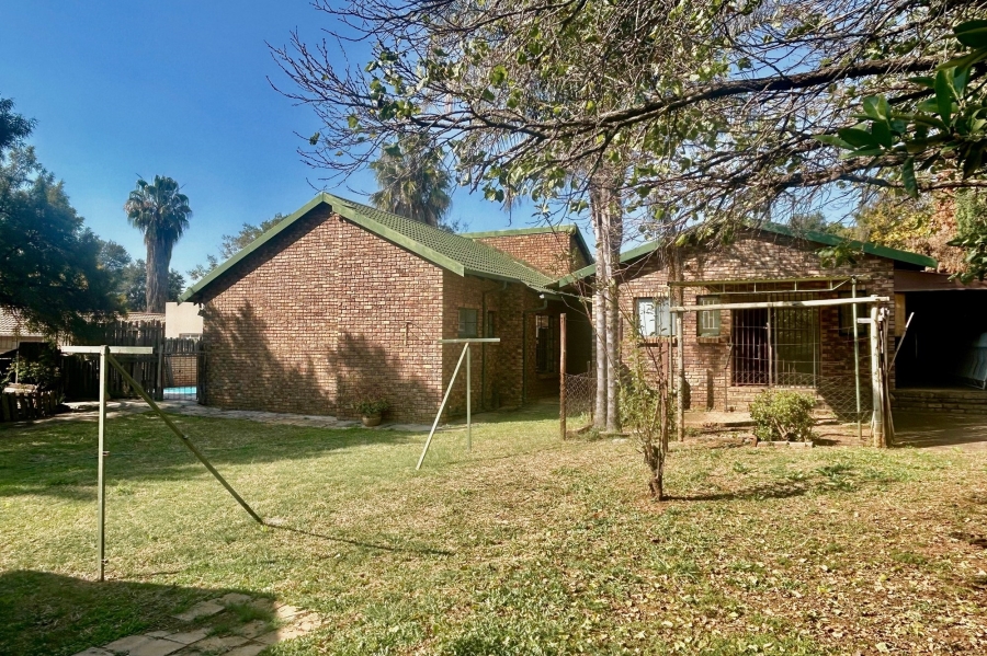 5 Bedroom Property for Sale in Ifafi North West